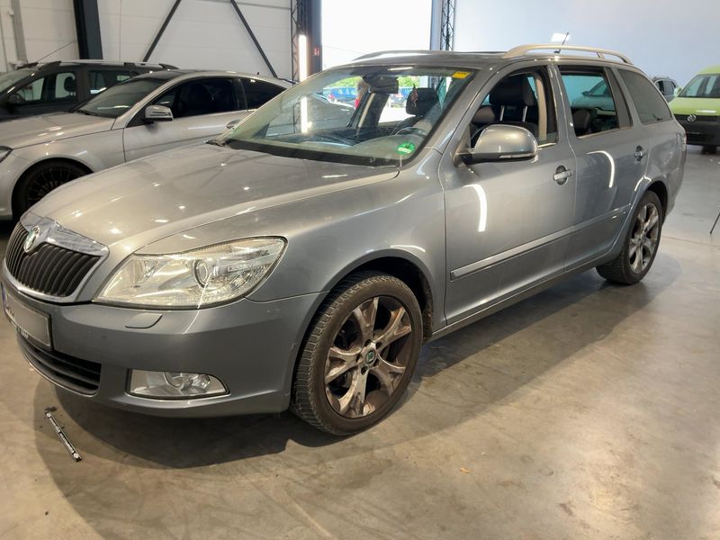 Skoda Octavia 2.0 TDI Elegance 2012 – снимка 1