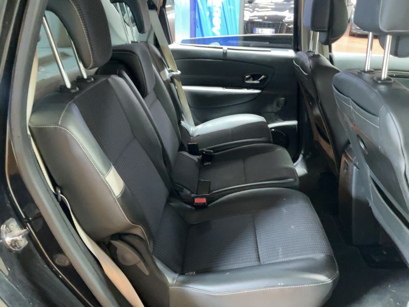 Renault Scenic 1.6 dCi BOSE Edition 2012 – снимка 19