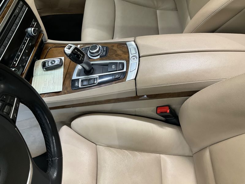BMW 7er 750i 2010 – снимка 25