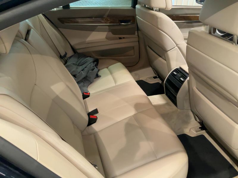 BMW 7er 750i 2010 – снимка 19