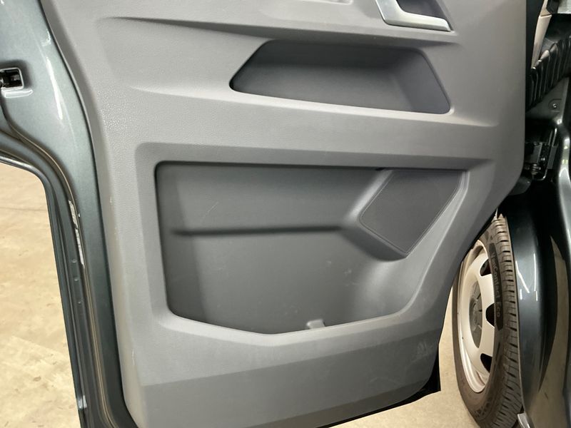 Volkswagen T6 Kombi 2.0 TDI lang FWD 2020 – снимка 36