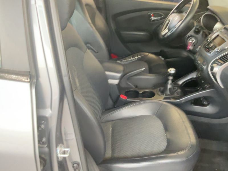 Hyundai ix35 1.7 CRDi Comfort 2WD 2013 – снимка 16