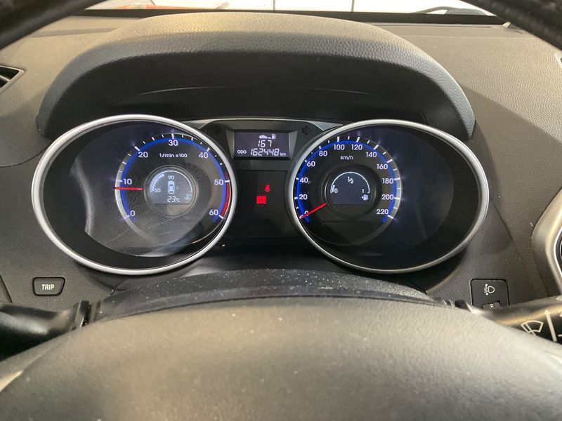 Hyundai ix35 1.7 CRDi Comfort 2WD 2013 – снимка 18