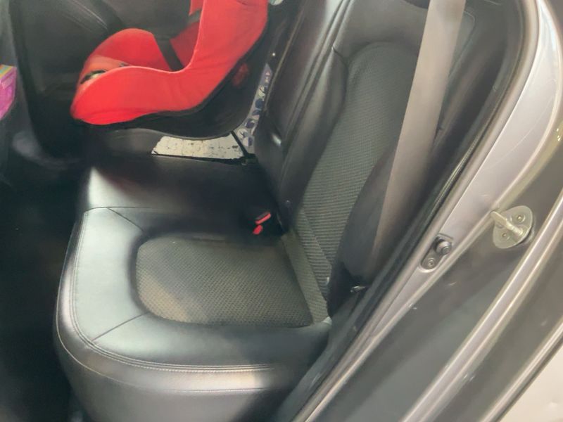 Hyundai ix35 1.7 CRDi Comfort 2WD 2013 – снимка 19
