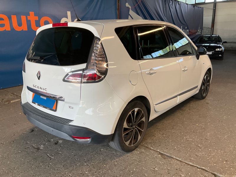 Renault Scenic 1.2 TCe Energy BOSE Edition 2015 – снимка 2