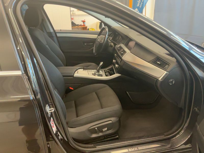 BMW 5er 530d xDrive 2016 – снимка 11