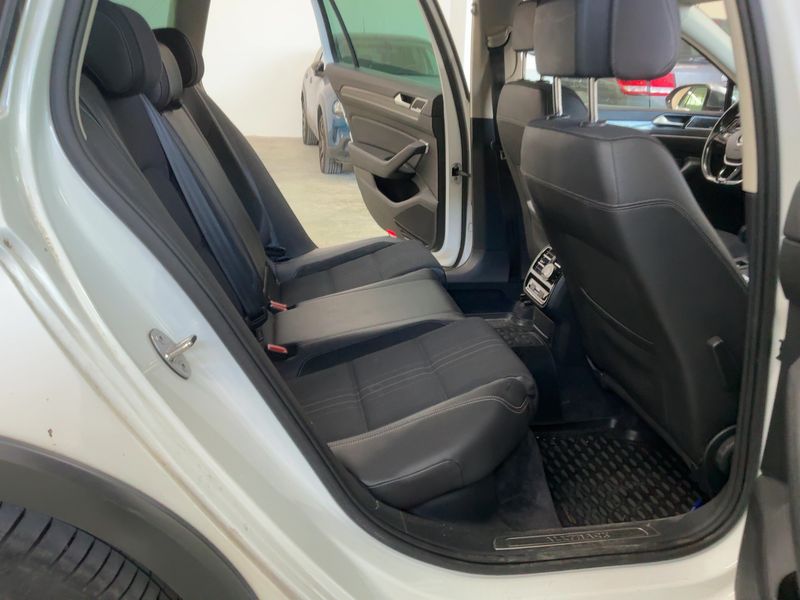 Volkswagen Passat Alltrack 2.0 TDI 4Motion BlueMotion Tech 2016 – снимка 19