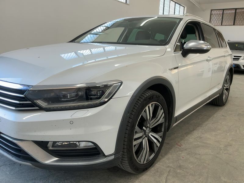 Volkswagen Passat Alltrack 2.0 TDI 4Motion BlueMotion Tech 2016 – снимка 2