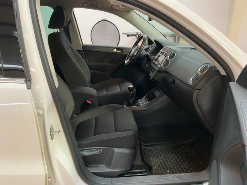 Volkswagen Tiguan 2.0 TDI Team BlueMotion Tech 2011 – снимка 16