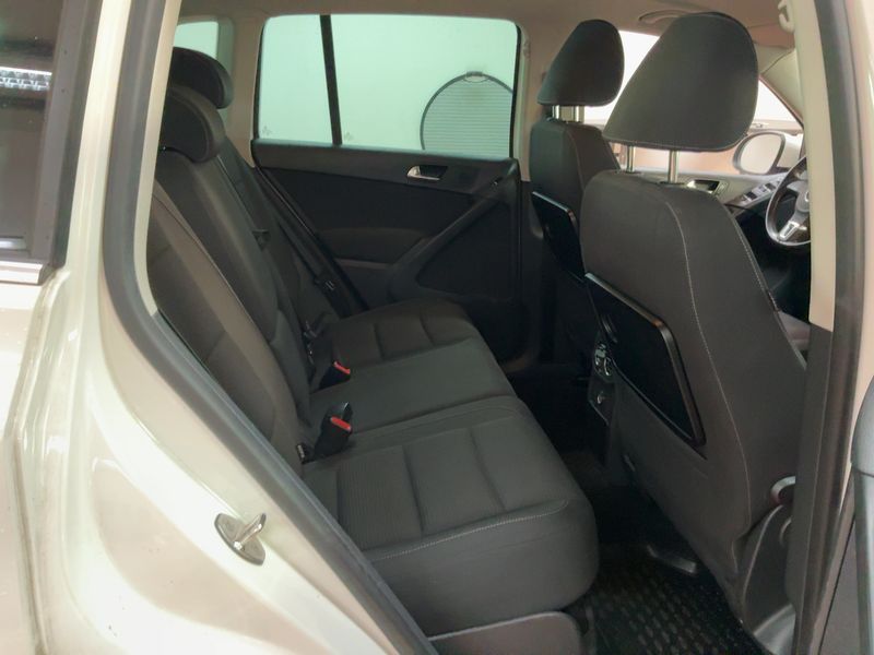 Volkswagen Tiguan 2.0 TDI Team BlueMotion Tech 2011 – снимка 19