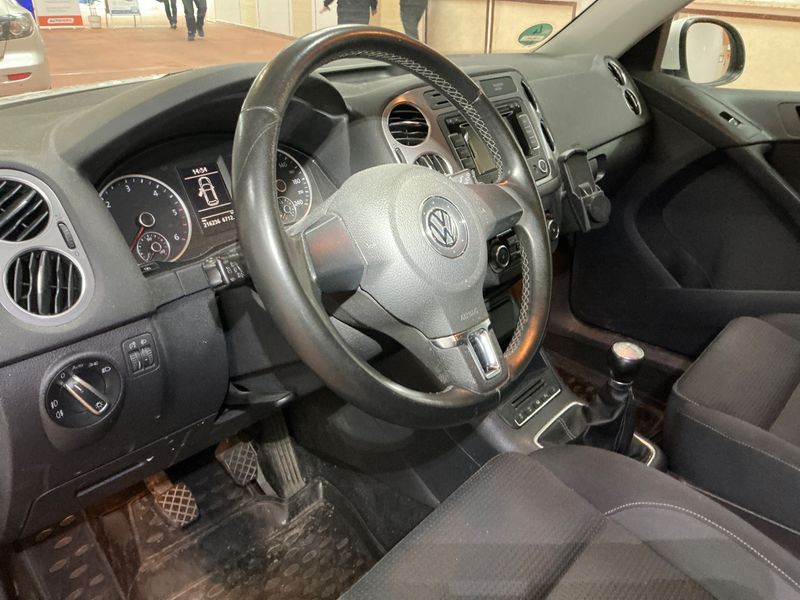 Volkswagen Tiguan 2.0 TDI Team BlueMotion Tech 2011 – снимка на щета 41
