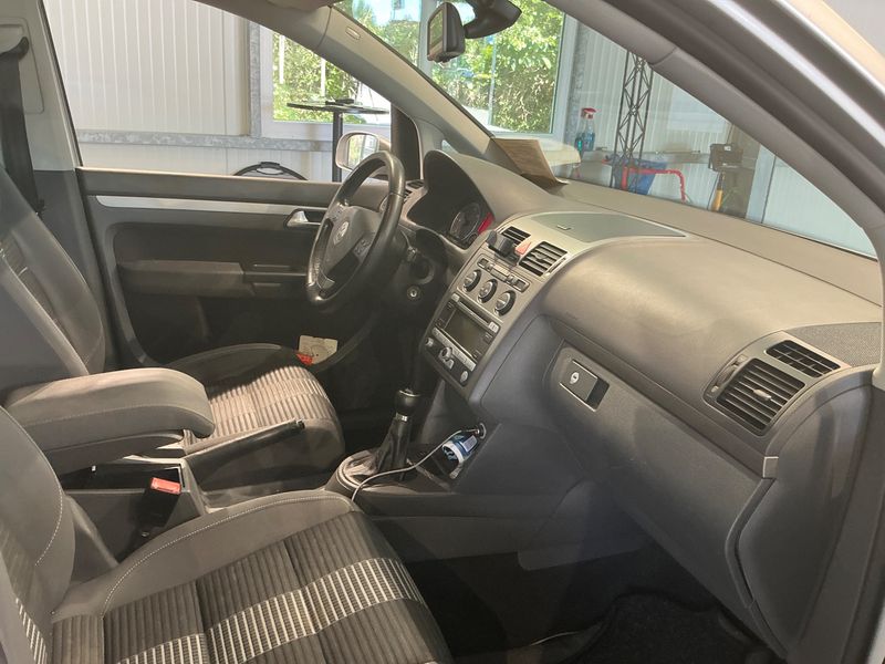 Volkswagen Touran 2.0 TDI United 2009 – снимка 3