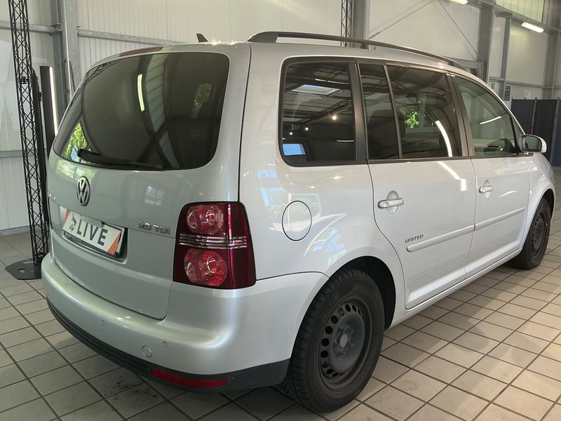 Volkswagen Touran 2.0 TDI United 2009 – снимка 2