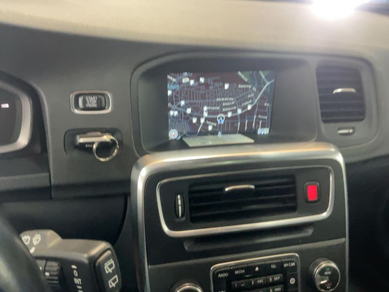 Volvo V60 2.4 D6 Plug-in Hybrid Summum AWD 2014 – снимка 18