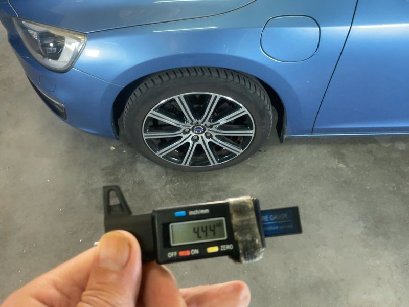 Volvo V60 2.4 D6 Plug-in Hybrid Summum AWD 2014 – снимка 3