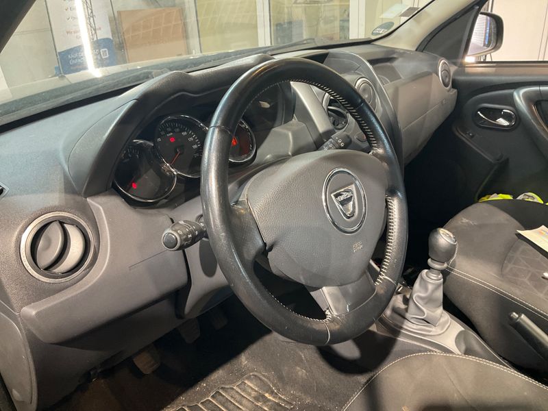 Dacia Duster 1.2 TCe Laureate 4x2 2015 – снимка 36