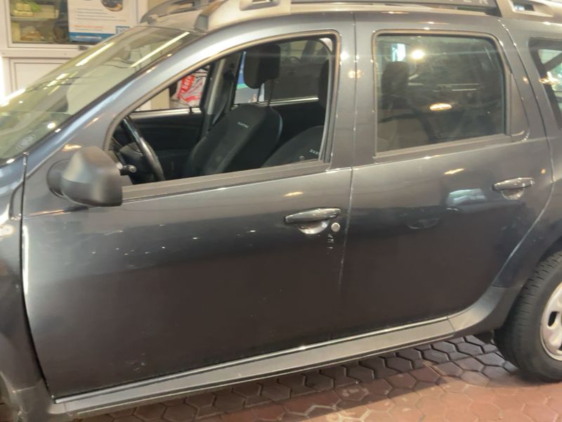 Dacia Duster 1.2 TCe Laureate 4x2 2015 – снимка 4