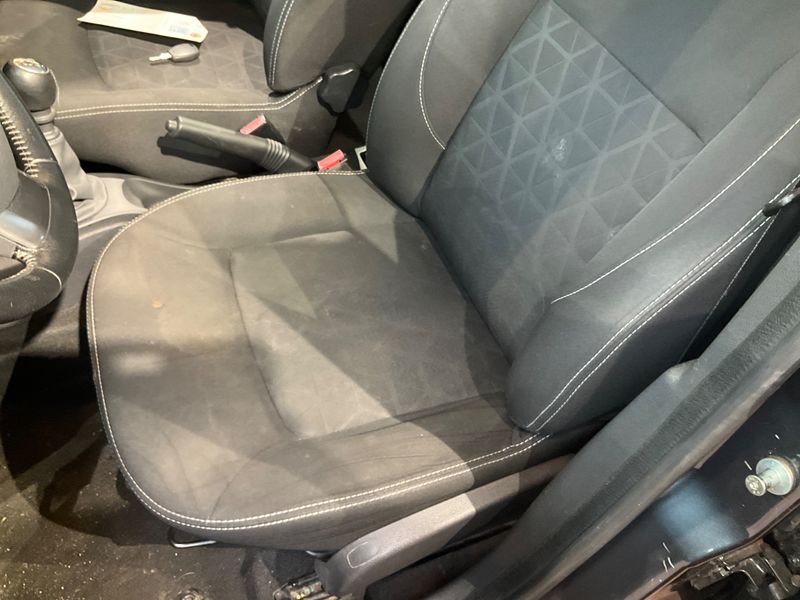 Dacia Duster 1.2 TCe Laureate 4x2 2015 – снимка 37