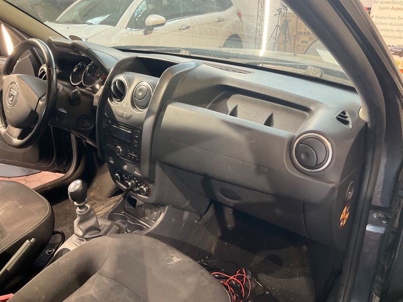 Dacia Duster 1.2 TCe Laureate 4x2 2015 – снимка 29