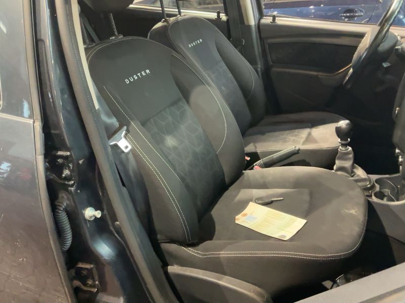 Dacia Duster 1.2 TCe Laureate 4x2 2015 – снимка 16
