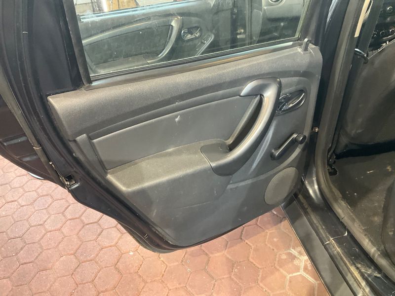Dacia Duster 1.2 TCe Laureate 4x2 2015 – снимка 34