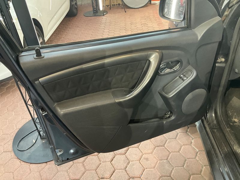 Dacia Duster 1.2 TCe Laureate 4x2 2015 – снимка 35
