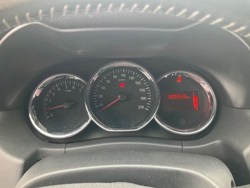 Dacia Duster 1.2 TCe Laureate 4x2 2015 – снимка 18
