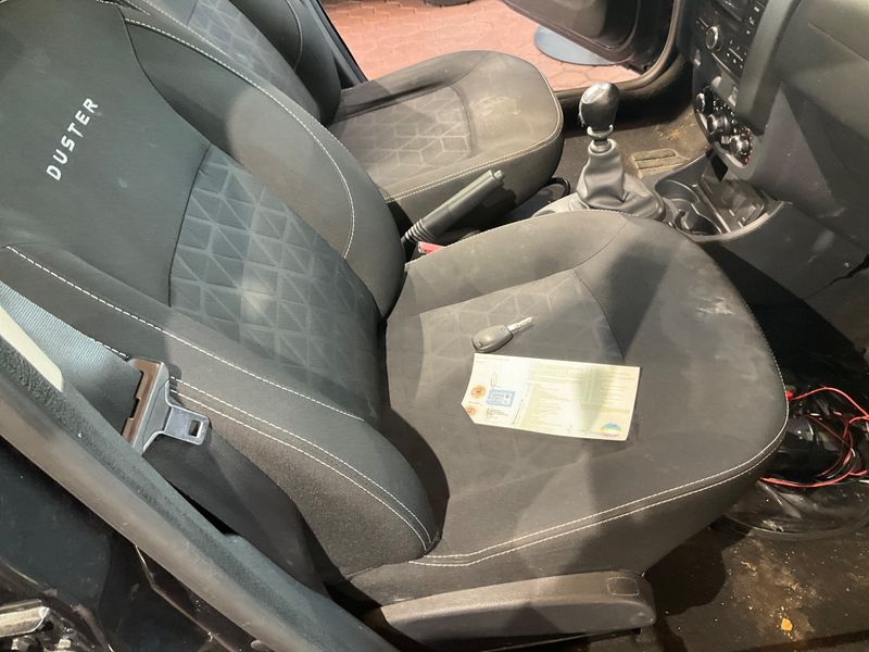 Dacia Duster 1.2 TCe Laureate 4x2 2015 – снимка 30
