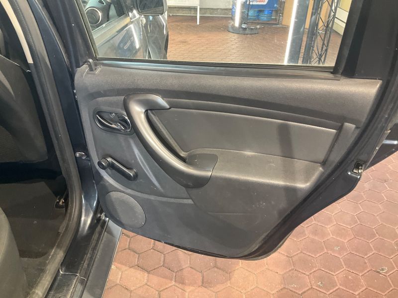Dacia Duster 1.2 TCe Laureate 4x2 2015 – снимка 32