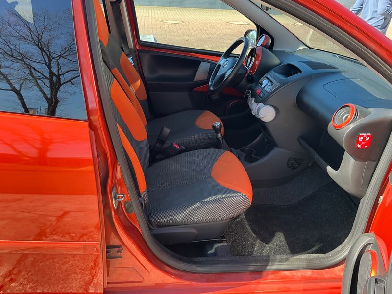 Toyota Aygo 1.0 Connect 2012 – снимка 3