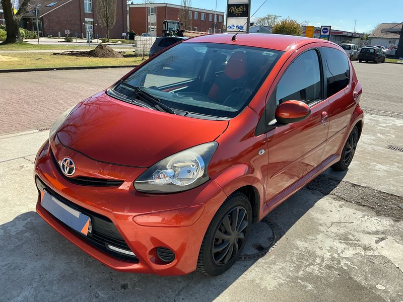 Toyota Aygo 1.0 Connect 2012 – снимка 1
