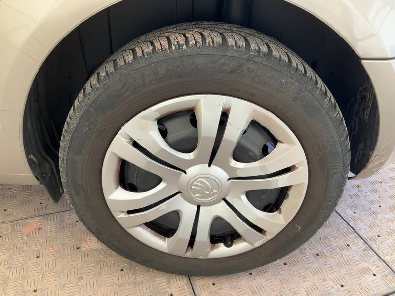 Skoda Roomster 1.2 TSI Ambition Plus Edition 2013 – снимка 5