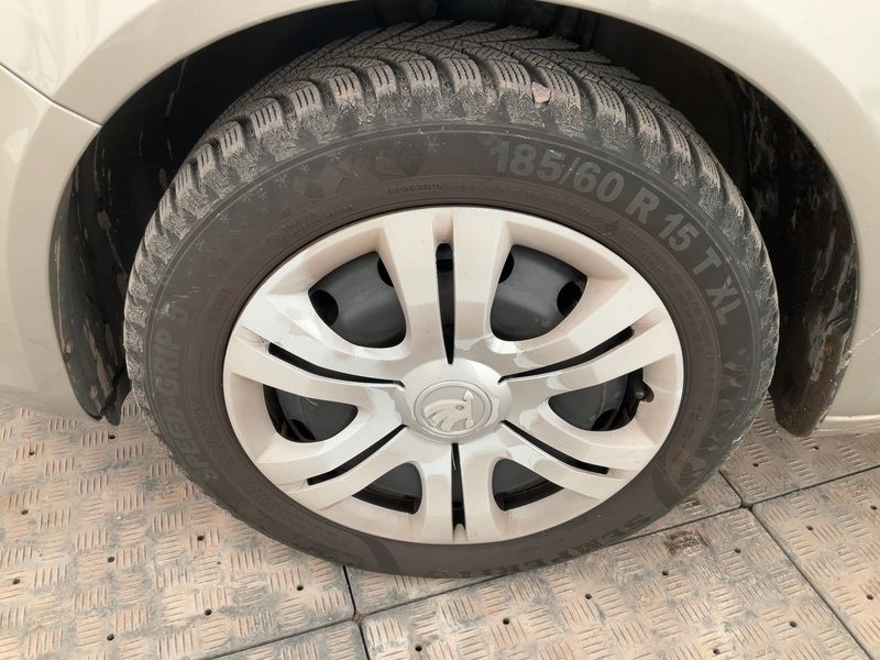 Skoda Roomster 1.2 TSI Ambition Plus Edition 2013 – снимка 3