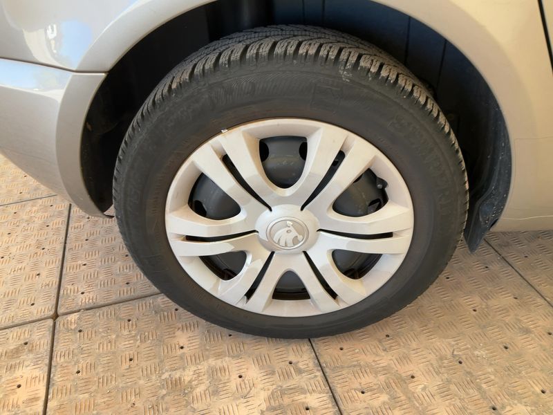 Skoda Roomster 1.2 TSI Ambition Plus Edition 2013 – снимка 9