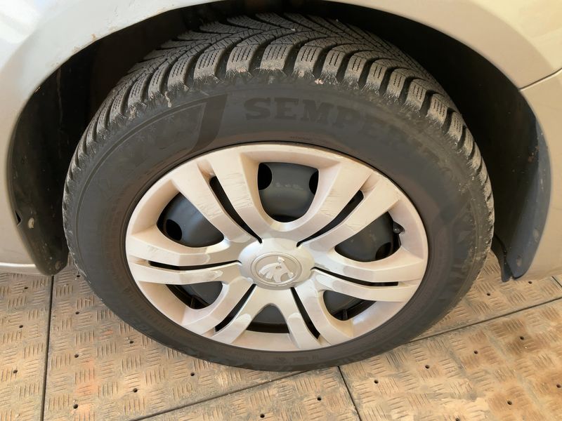 Skoda Roomster 1.2 TSI Ambition Plus Edition 2013 – снимка 11