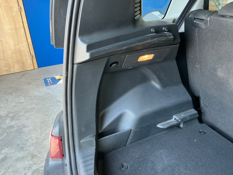 Citroen C3 Picasso 1.6 HDi Flash 2016 – снимка 32