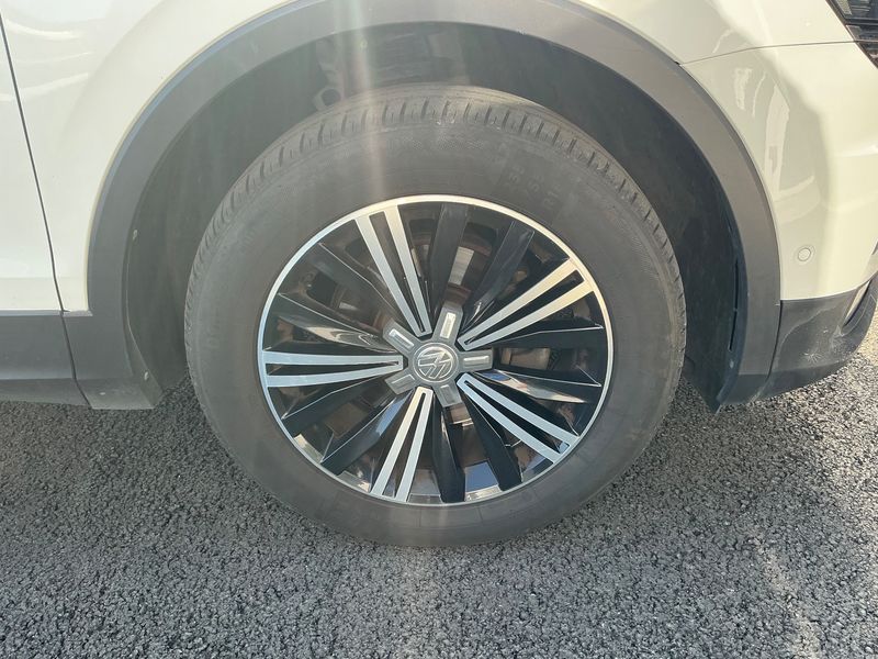 Volkswagen Tiguan 2.0 TDI Carat Edition 4Motion BlueMotion Tech 2016 – снимка 11