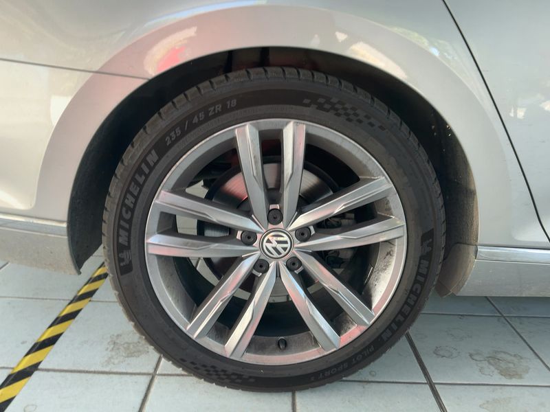 Volkswagen Passat 2.0 TDI Highline BlueMotion Tech 2017 – снимка 9