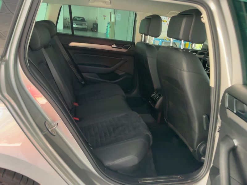 Volkswagen Passat 2.0 TDI Highline BlueMotion Tech 2017 – снимка 20