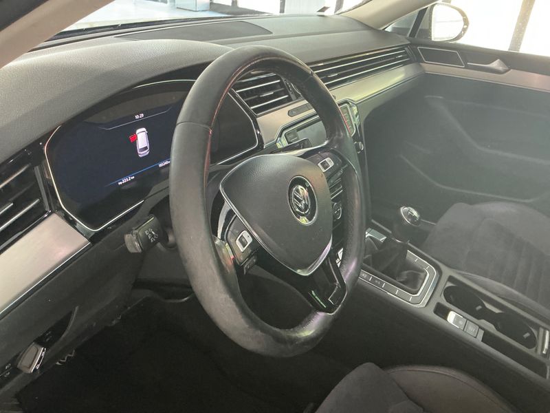Volkswagen Passat 2.0 TDI Highline BlueMotion Tech 2017 – снимка 22