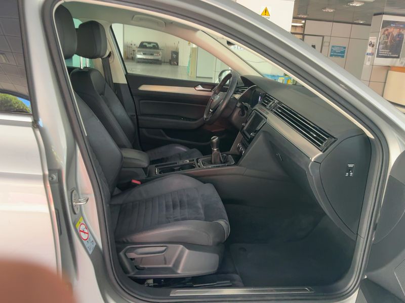 Volkswagen Passat 2.0 TDI Highline BlueMotion Tech 2017 – снимка 17