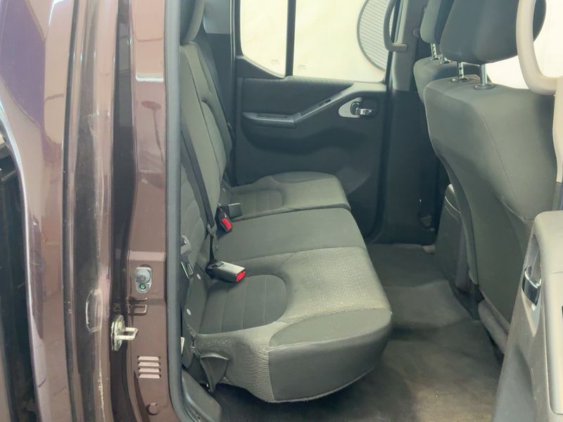 Nissan Navara Pick-up 2.5 dCi Double Cab SE 4x4 2014 – снимка 19