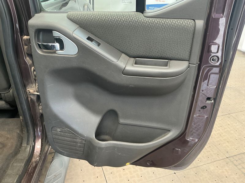 Nissan Navara Pick-up 2.5 dCi Double Cab SE 4x4 2014 – снимка 31