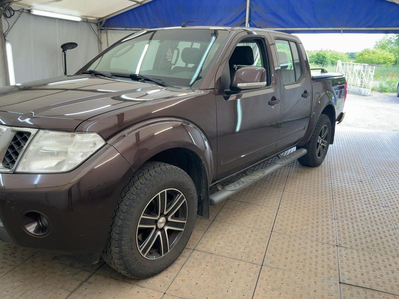 Nissan Navara Pick-up 2.5 dCi Double Cab SE 4x4 2014 – снимка 2