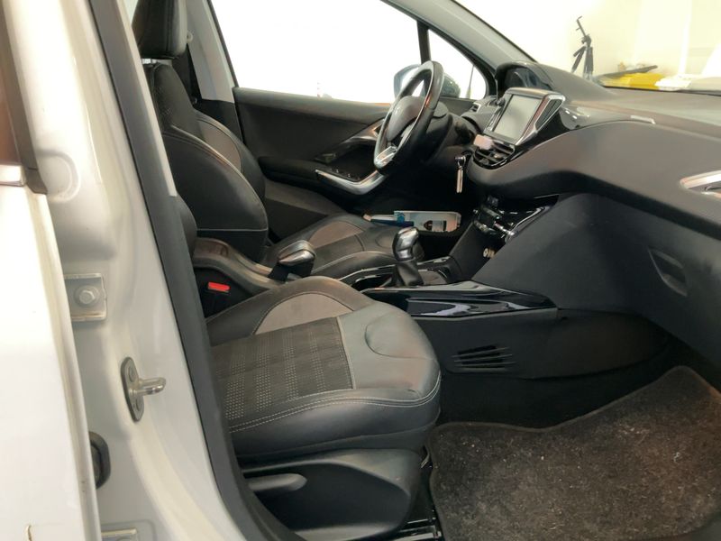 Peugeot 2008 1.6 Blue-HDi Allure 2016 – снимка 16