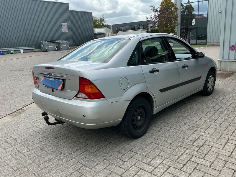 Ford Focus 1.6 Ghia 1999 – снимка 2