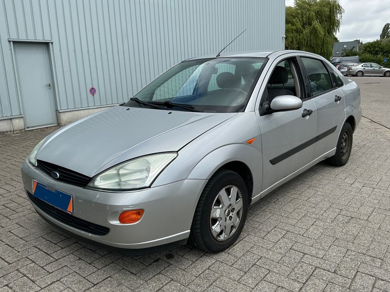 Ford Focus 1.6 Ghia 1999 – снимка 1