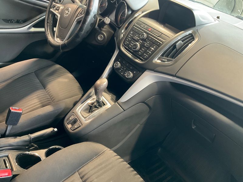 Opel Zafira Tourer 1.4 Turbo Edition 2013 – снимка 29