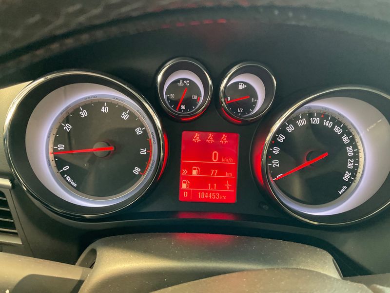 Opel Zafira Tourer 1.4 Turbo Edition 2013 – снимка 19