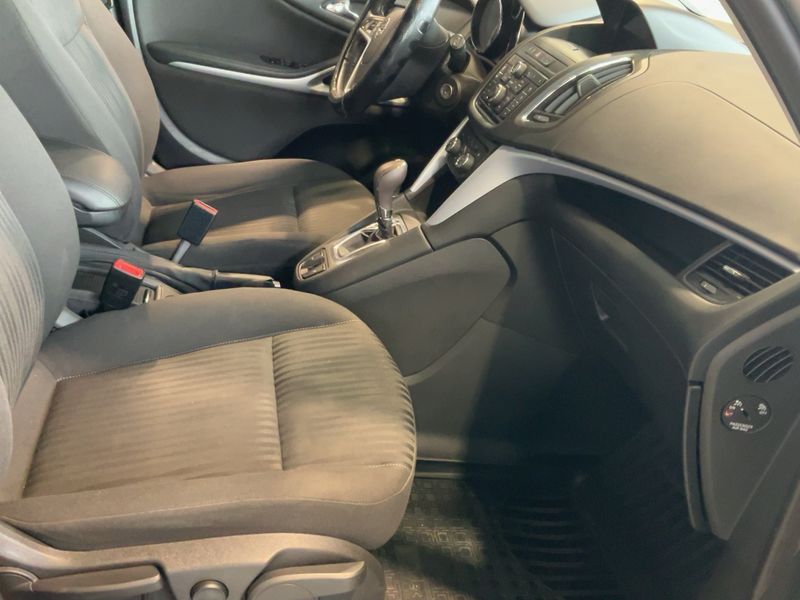 Opel Zafira Tourer 1.4 Turbo Edition 2013 – снимка 17